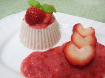 草莓意式奶凍Panna cotta alla fragola