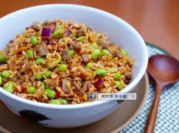 《牛柳粒泡菜毛豆炒飯》