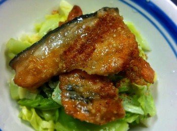 香烤三文魚腩邊配椰菜
