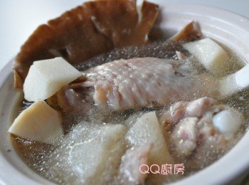 竹笙燉鮑魚菇雞湯