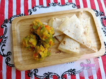 [幼兒食譜] BB版印度餐 - 蔬菜丸子，芝士薄餅