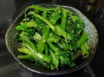 蒜蓉薑汁炒菜芯