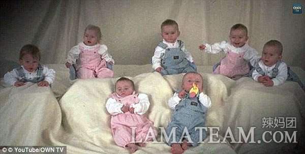 她生下七胞胎受到無數人強烈批評，結果過了18年孩子們變成這樣