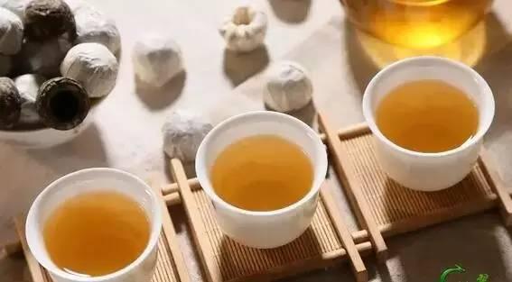 健腦防痴呆：3個時段一杯茶，92歲金庸獨門健腦秘笈公開~