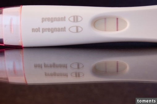 男性的尿液如果在測孕棒上顯示是兩條線的話，絕對不是懷孕了！趕快去看醫生吧～