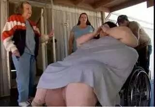 600斤孕婦產子，接生的13個醫生看到嬰兒驚呆了!