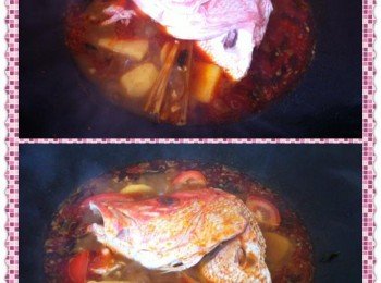 加入食水和鹽巴中火煮至馬鈴薯變軟，然後加入魚頭，羊角豆和番茄中火煮滾至魚頭完全熟了。