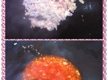 將鍋內多餘的油分盛起，剩下1小匙。
加入大蔥碎炒翻，然後加入剩餘的醬汁材料，大火煮滾。