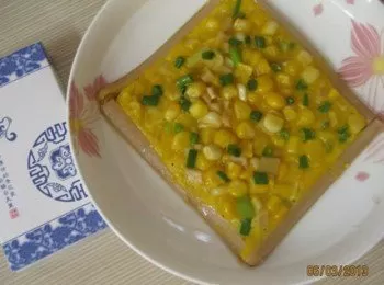 火腿腸蔥香玉米雞蛋餅