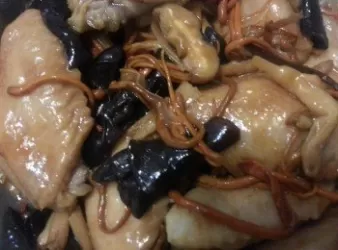 虫草花丶冬菇丶金針丶雲耳丶紅棗蒸鷄翼