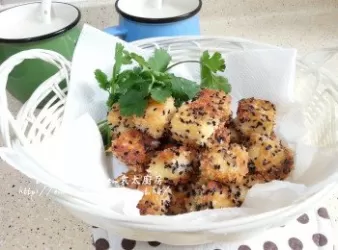 豆漿兩食 (黑芝麻炸雞蛋豆腐粒 , 白果腐竹甜豆漿)