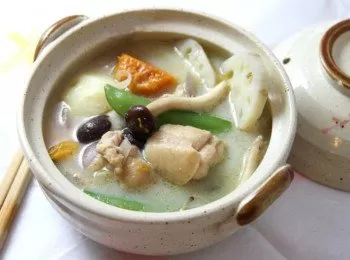 雞肉馬鈴薯蔬菜豆漿鍋by戀戀家