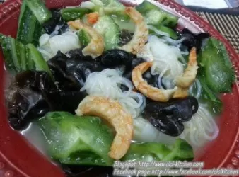 勝瓜蝦乾雲耳芋絲浸魚湯