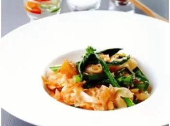 【泰式乾炒河粉 Rice Noodles with Chicken and Dark Soya Sa