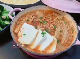 [15分鐘快手煮] 韓式泡菜豬腩片煲