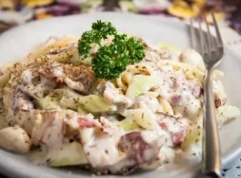 臘肉白醬義大利麵