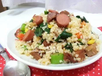 [懶人餐] 五香肉丁腸仔炒飯 