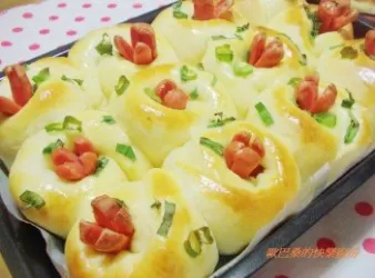 心花朵朵開之熱狗蔥花包