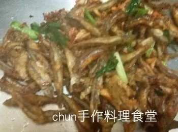 酥炸綠咖哩丁香魚