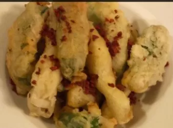 酥脆鮑魚菇，金針菇及青椒