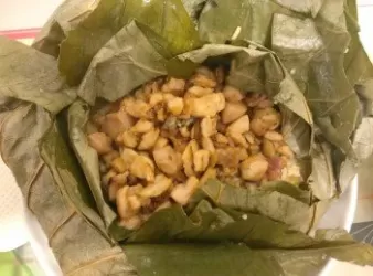 臘腸冬菇雞粒荷葉飯