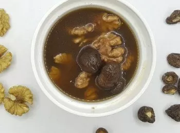 純素合桃 、香菇燉湯