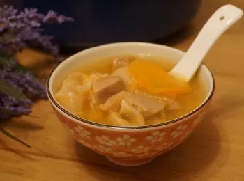 蜜瓜螺頭花膠煲雞湯（爵士湯）