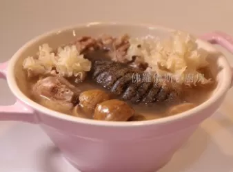 合桃、雪耳、栗子、海參、西施骨湯