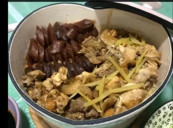 臘腸滑雞煲仔飯