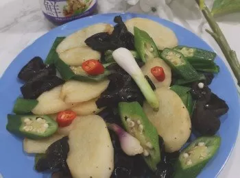 秋葵木耳炒雞比菇【李錦記方便醬料幫你輕鬆煮幾味】