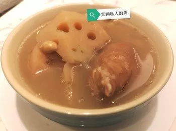 蓮藕花生眉豆豬腳湯