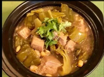 鹹酸菜涼瓜黃豆炆豬腩肉