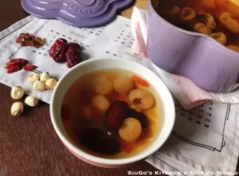 桃膠紅棗桂圓糖水