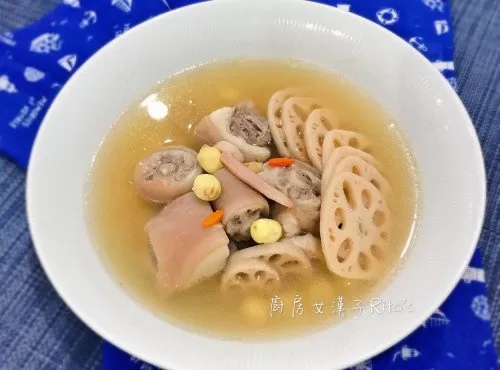 蓮藕豬尾（豬腳）湯