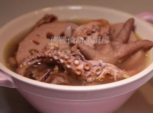 蓮藕章魚花生眉豆雞腳湯