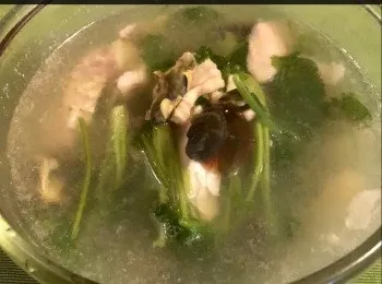 芫茜皮蛋鯇魚片湯