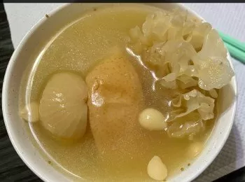 雪梨雪耳無花果南北杏瘦肉湯