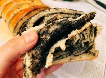 豆浆黑芝麻汤种面包 soy milk sesame soft bread