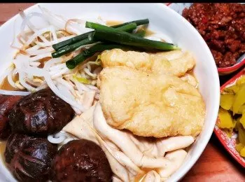 自製譚仔麻辣米線（素食版）