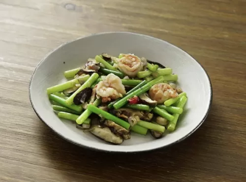 蒜心炒蝦仁Sauteed garlic shoot with shrimp