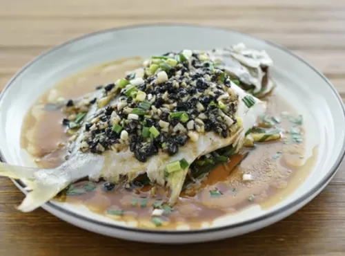 豉汁蒸黃鱲䱽Steamed Snubnose Pompano with Black Bean Sauce