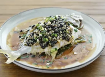 豉汁蒸黃鱲䱽Steamed Snubnose Pompano with Black Bean Sauce