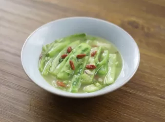 杞子浸絲瓜Loofah and wolfberries in soup