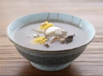 栗子海底椰粟米豬骨湯Pork Bone Soup with Chestnut, Dried Sea Coconut and Corn