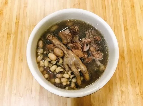 眉豆花生雞腳湯