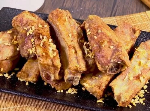 蒜香排骨 Deep Fry Ribs in Garlic Taste