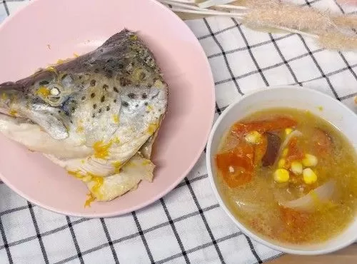 蔬菜味噌三文魚頭湯