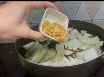 清肺毒簡單湯水 冬瓜籽瓜粒瘦肉湯