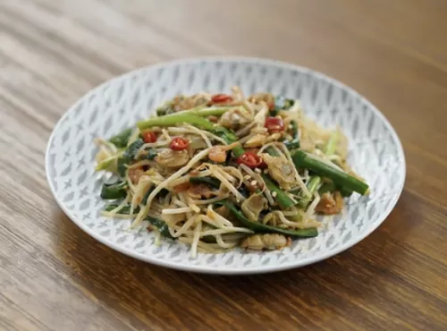 韭菜銀芽炒蜆肉 Sauteed Chinese chives and clam