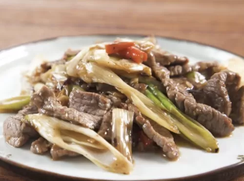 京葱炒牛肉Stir-Fried Beef with Leeks